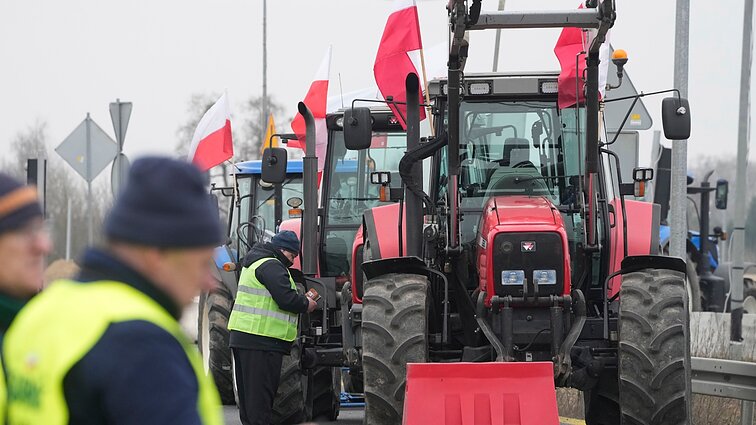 Daugiau kaip 500 kelių apimantį protestą pradėję lenkų ūkininkai: jei niekas nesikeis, padėtis taps kritiška