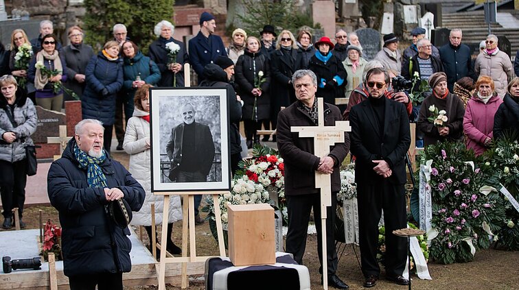 Rimas Tuminas atgulė amžinojo poilsio Antakalnio kapinių Menininkų kalnelyje