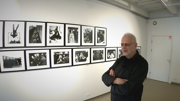 Nuogi siluetai ir žvilgsnis į nepilnamečių koloniją: Evaldo Butkevičiaus fotografijos