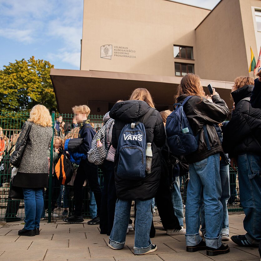 E. Blažio / LRT nuotr., Grasinimų sulaukusios mokyklos ir institucijos vidurdienį 20 minučių paliko pastatus