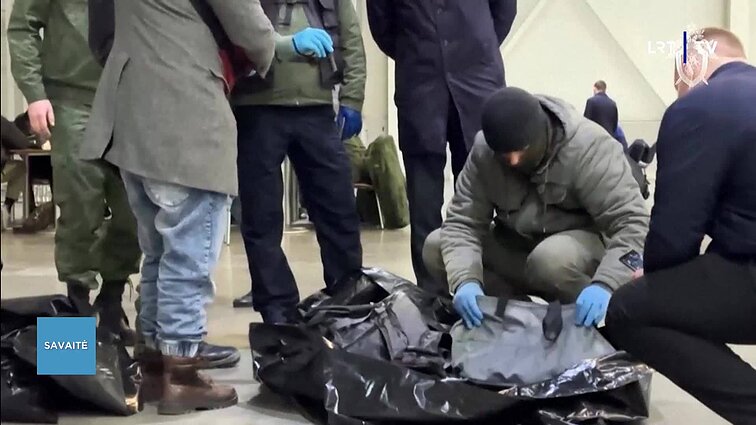 Planai už įšaldytą Rusijos turtą remti Ukrainą pajudėjo į priekį, tačiau koridoriuose kalbama apie Kremliaus atsako baimę