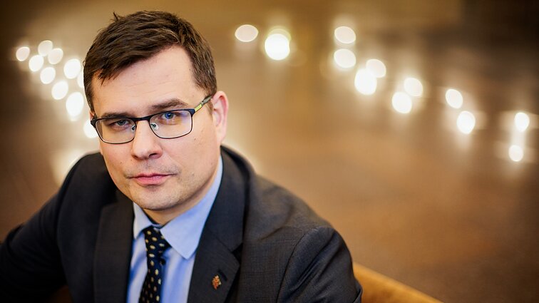 Keičiantis krašto apsaugos ministrui – tarnybų tyrimai, korupcijos paieškos ir Kasčiūno praeities nuodėmės