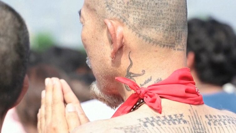 Transo būsena netoli Bankoko: Tailande nuvilnijo festivalis, garsėjantis šventomis tatuiruotėmis