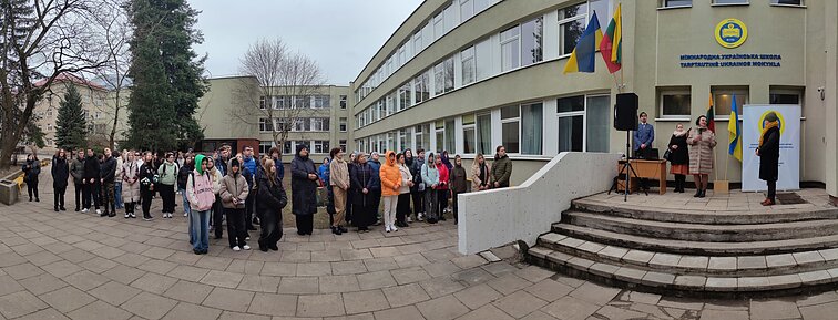 У Вільнюсі відбувся шкільний мітинг вдячності Литві за можливість навчатися українською мовою У Вільнюсі відбувся шкільний мітинг вдячності Литві за можливість навчатися українською мовою