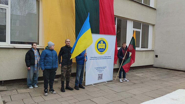 У Вільнюсі відбувся шкільний мітинг вдячності Литві за можливість навчатися українською мовою У Вільнюсі відбувся шкільний мітинг вдячності Литві за можливість навчатися українською мовою