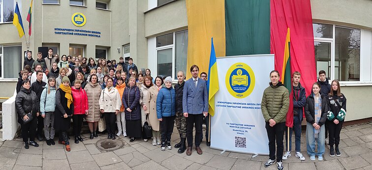 У Вільнюсі відбувся шкільний мітинг вдячності Литві за можливість навчатися українською мовою У Вільнюсі відбувся шкільний мітинг вдячності Литві за можливість навчатися українською мовою