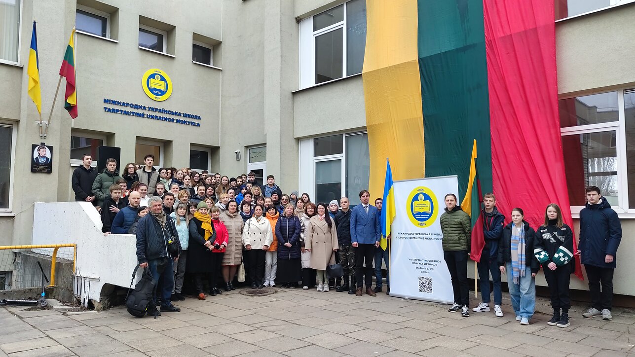 У Вільнюсі відбувся шкільний мітинг вдячності Литві за можливість навчатися українською мовою У Вільнюсі відбувся шкільний мітинг вдячності Литві за можливість навчатися українською мовою