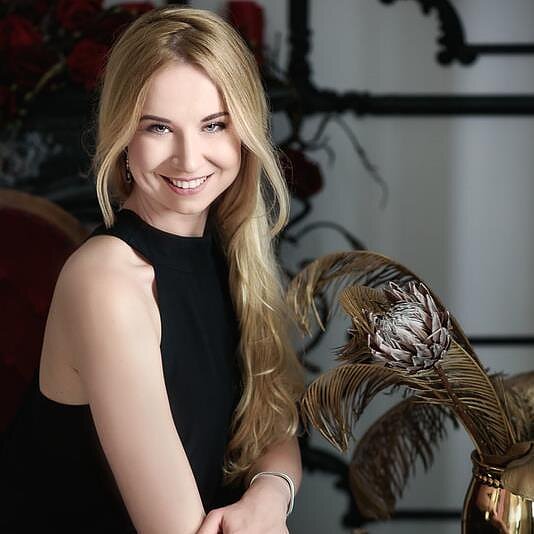 https://www.karolinajuodelyte.com/english.html, Karolina Juodelytė