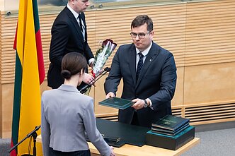 Seime prisiekė naujasis krašto apsaugos ministras Laurynas Kasčiūnas