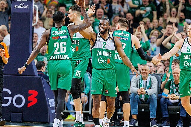 „Užsikūrę“ kauniečiai finišavo efektingai: „Žalgiris“ įveikė apsiginti nepajėgusius „AX Armani“