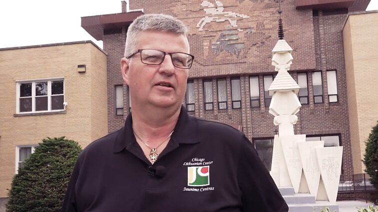 Čikagos lietuvių jaunimo centras ir pirmasis išeivijos ansamblis, koncertavęs Lietuvoje