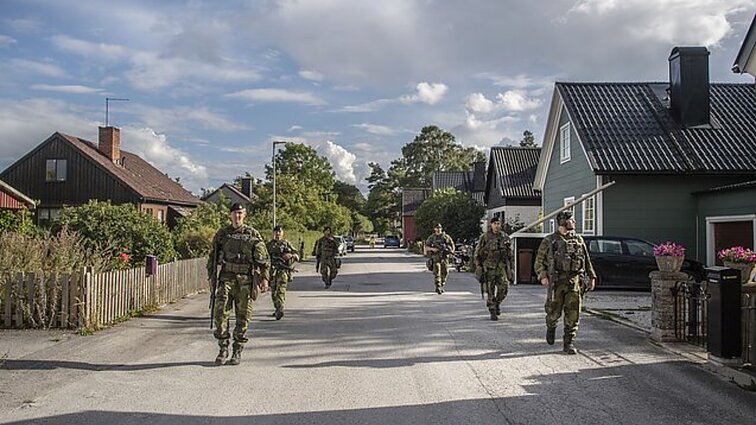 Nauja tikrovė keičia ir jaunų šauktinių, ir vyresnių pacifistų pasaulėžiūrą: Švedija stiprina gynybą Gotlando saloje