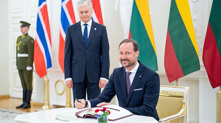 Lietuvoje viešintis Norvegijos kronprincas: tiltas tarp mūsų šalių sustiprinamas žmonių ryšiu