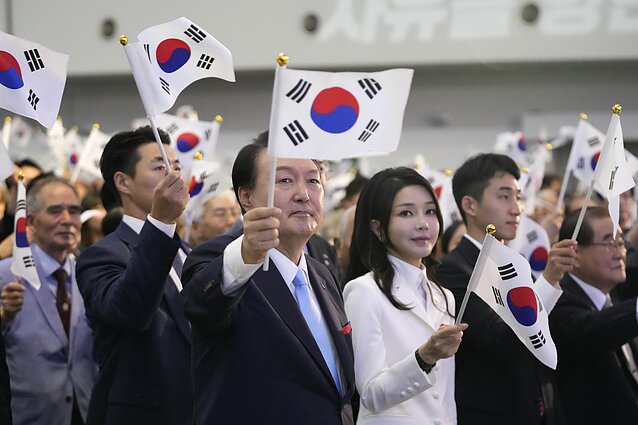 Pietų Korėjos prezidentas Yoon Suk Yeolas ir pirmoji ponia Kim Keon Hee Pietų Korėjos prezidentas Yoon Suk Yeolas ir pirmoji ponia Kim Keon Hee