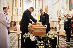 Sovietmečio disidentės, vienuolės Nijolės Sadūnaitės laidotuvės