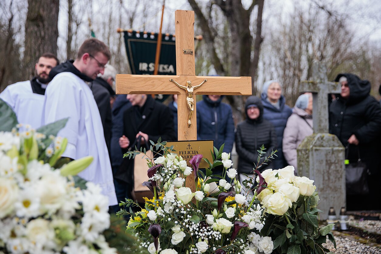Sovietmečio disidentės, vienuolės Nijolės Sadūnaitės laidotuvės