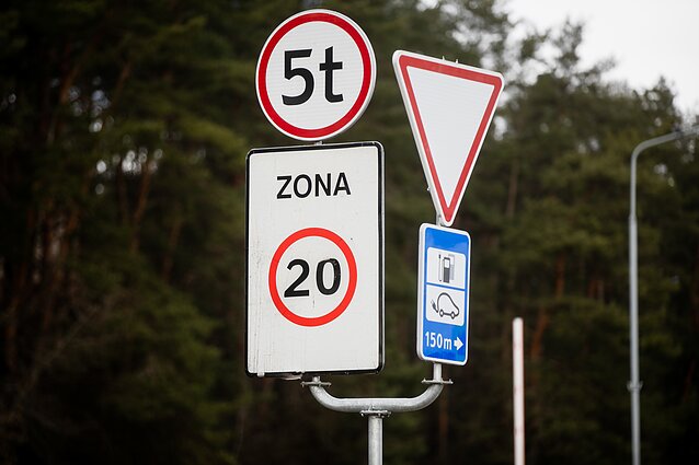 Ženklai keliuose – sovietinis palikimas: politologai sako, kad su Rusija identiški ženklai – mažiausiai aktuali smulkmena