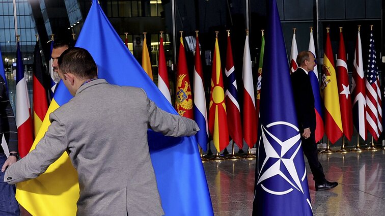 NATO sukanka 75-eri: esminis iššūkis – karas Ukrainoje
