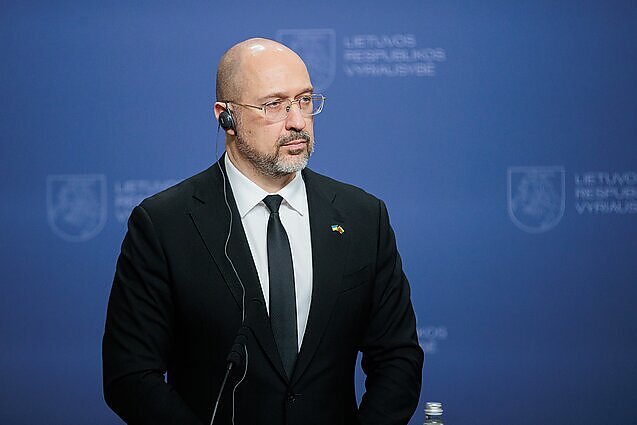 Lietuvoje viešėjęs Ukrainos premjeras Šmyhalis: jaučiame didelį amunicijos trūkumą fronte
