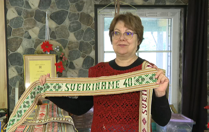 Lietuviškos tradicijos tampa verslais: gyventojai vėl puošiasi tautinėmis juostomis ir į skrynias deda kraičius