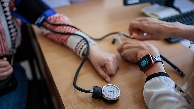 Tik 4 iš 10 lietuvių savo sveikatą vertina gerai: gydytojas tikina – esame linkę pakentėti