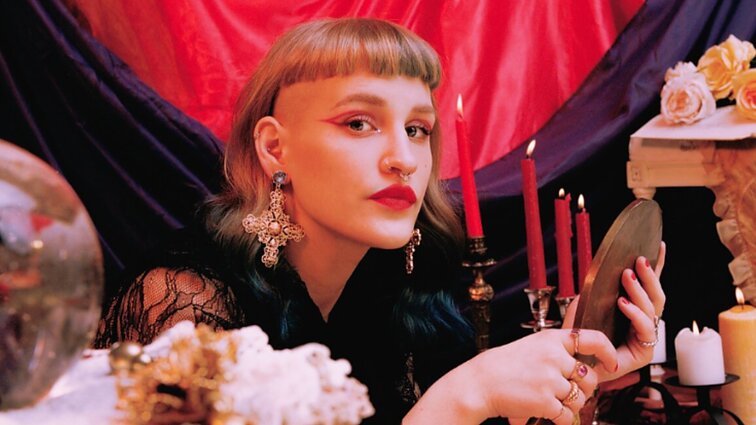 Nuo populiarių dainų perdirbinių iki „Eurovizijos“: Čekija į Malmę siunčia atlikėją Aiko su kūriniu „Pedestal“