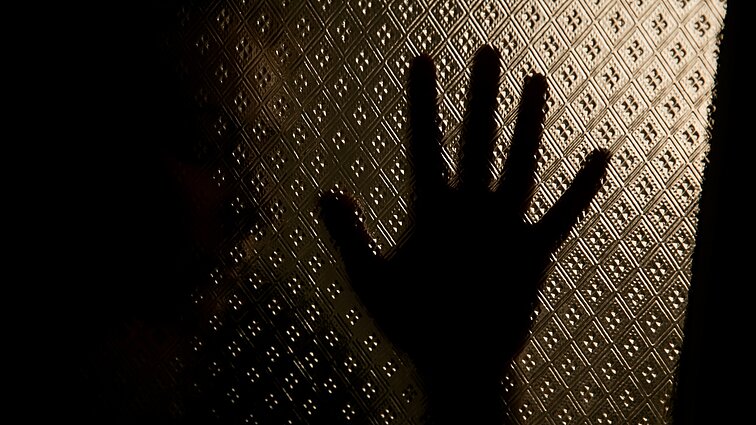 Vilniuje atidaroma „Prekybos žmonėmis parduotuvė“: iniciatyva skelbs – žmonių išnaudojimas yra arčiau nei galvojame