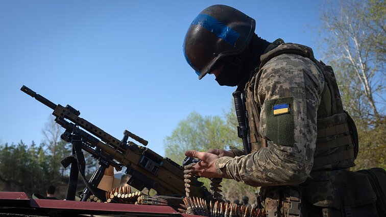 NATO generolas: jei Ukraina negaus paramos, Rusija artilerijos sviediniais ją greitai pranoks 10 kartų
