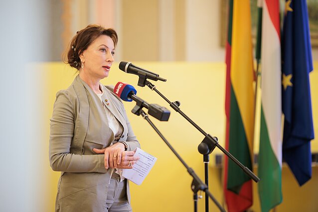 Mūzai Rubackytei Vengrijos prezidentas įteikė apdovanojimą Mūzai Rubackytei Vengrijos prezidentas įteikė apdovanojimą