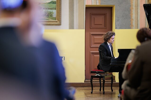 Mūzai Rubackytei Vengrijos prezidentas įteikė apdovanojimą Mūzai Rubackytei Vengrijos prezidentas įteikė apdovanojimą