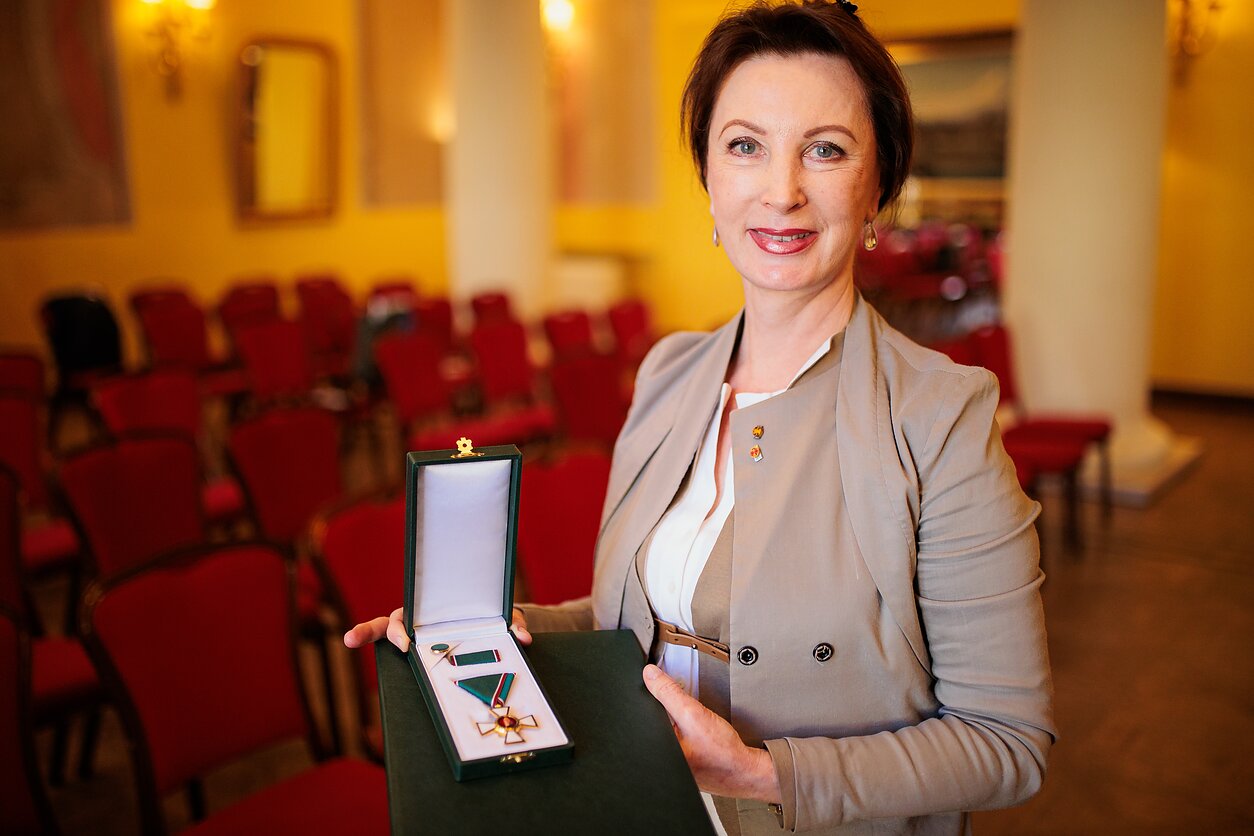 Mūzai Rubackytei Vengrijos prezidentas įteikė apdovanojimą Mūzai Rubackytei Vengrijos prezidentas įteikė apdovanojimą