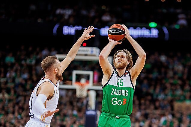 Po antrojo kėlinio į rūbinę „Žalgiris“ iškeliavo turėdamas 6 taškų deficitą