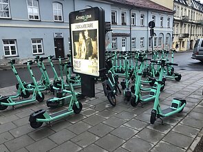 Vilniuje sustatyti nuomojami elektriniai paspirtukai Vilniuje sustatyti nuomojami elektriniai paspirtukai
