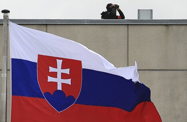 Prie Vengrijos politinio kurso priartėjusi Slovakija įžiebė reakcijas EK, tačiau baudų taikyti neskubama