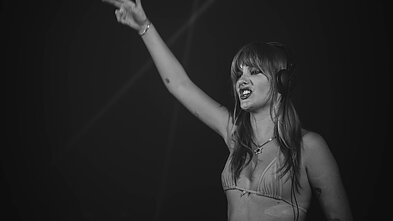 „Måneskin“ bosistė Victoria De Angelis surengė vakarėlį Vilniuje