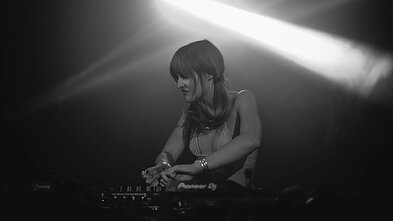 „Måneskin“ bosistė Victoria De Angelis surengė vakarėlį Vilniuje