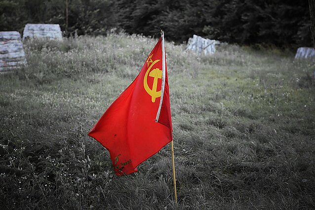 Platinti draudžiama, bet įmanoma: siūlo drausti į šalį gabenti nacių ir sovietų simboliką