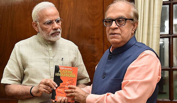 Rajiv Malhotra premjerui Modžiuį įteikia savo knygą kritikuojančią Vakarų hindufobiją