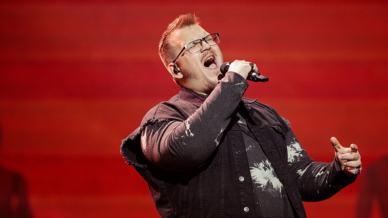 Naują dainą pristatę „Shower“ – apie užklupusį dėmesį ir laukiantį koncertų turą