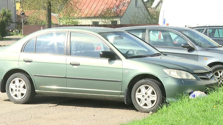 Panevėžys valosi nuo neprižiūrimų automobilių: jie nutempiami iš gatvių, kiemų
