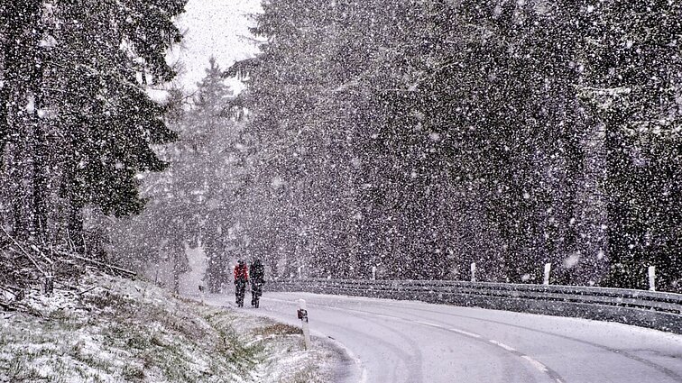 Pavasarinis sniegas stebina ne tik lietuvius: apie snygį pranešama net Italijoje