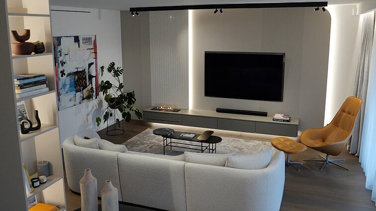 Odė erdvei ir meno kūriniams – stilingas buto Užupio širdyje interjeras