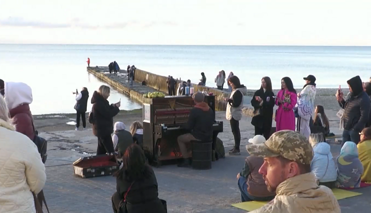 Odesoje karo paveiktiems žmonėms siūloma muzikos terapija