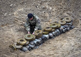 Naikinami sprogmenys Ukrainoje Naikinami sprogmenys Ukrainoje
