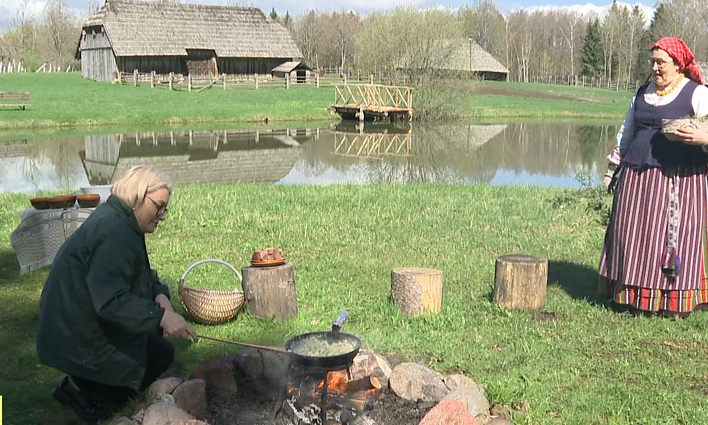 Sodinamos rūtos ir kepama pautienė: Jurginių papročiai gyvi ir šiandien