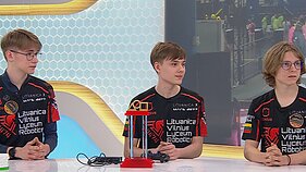 Robotą sukonstravę moksleiviai, iš kairės: Povilas Kulis, Nojus Adomaitis ir Domas Vrubliauskas