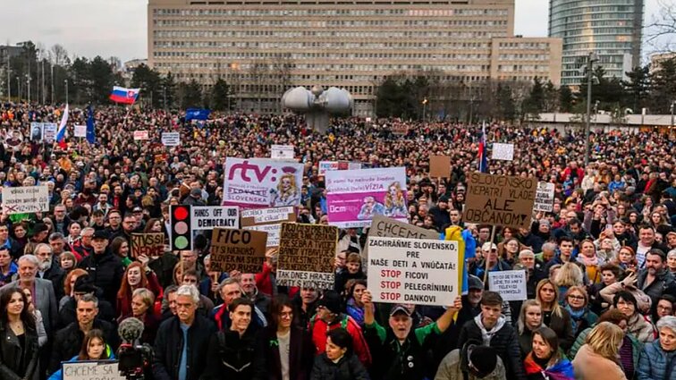 Tūkstantinių protestų neužteko: uždaromas Slovakijos visuomeninis transliuotojas