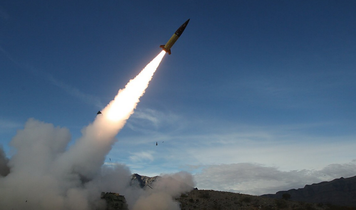 JAV patvirtino: Ukrainai slapta išsiuntė ilgojo nuotolio raketų ATACMS