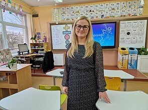 Pasvalio Lėvens pagrindinės mokyklos pradinių klasių mokytoja Eglė Lavickienė sako norinti mokykloje sulaukti ir pensijos. Pasvalio Lėvens pagrindinės mokyklos pradinių klasių mokytoja Eglė Lavickienė sako norinti mokykloje sulaukti ir pensijos.