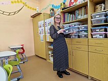 Pasvalio Lėvens pagrindinės mokyklos pradinių klasių mokytoja Eglė Lavickienė sako norinti mokykloje sulaukti ir pensijos. Pasvalio Lėvens pagrindinės mokyklos pradinių klasių mokytoja Eglė Lavickienė sako norinti mokykloje sulaukti ir pensijos.